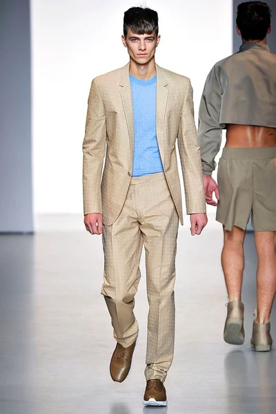 Look 18